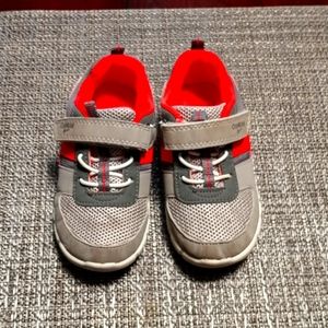 Boys Oshkosh shoes size 10